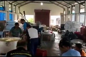 Inside the Indian Navy’s community kitchen at Kochi that’s now churning out 7,000 meals three times a day for the displaced. | I Support Indian Army