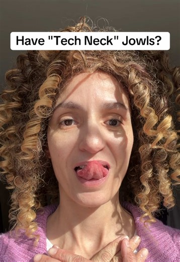 Stop jowls and tech neck naturally by stretching the platysma muscle. This face yoga move is my favorite pro-aging secret for a firm jawline without filler. Are you team natural or team filler? Let’s chat in the comments! 👇 Follow for more pro-aging tips #jowls #proaging #holisticskincare #aginggracefully #beautytoks