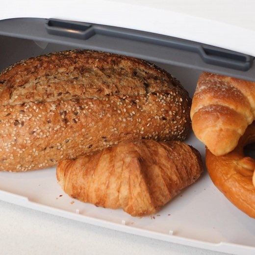 #conserver Vous désirez garder votre pain frais tout le week-end 🍞 ? Voici la boîte idéale pour le conserver 🙌🏼 ! Vous prenez quoi pour le petit-déjeuner 🥞🧇🥐🍳 ? ✅ Rendez-vous sur notre site 👉🏼 https://bit.ly/4boKpmq ✅ Prenez contact avec l’Animateur/trice le/la plus proche de chez vous 👉🏼 https://bit.ly/3OxmXK9 | Tupperware France Officiel