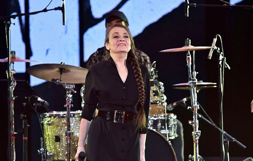 Catherine Ringer explique pourquoi elle a mis un vent à Emmanuel Macron