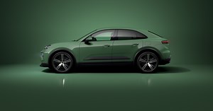 The Porsche Macan in Auratiumgreen | Porsche Paint to Sample