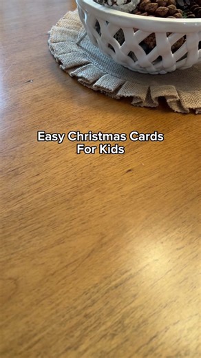 Here are five super easy DIY holiday cards for your kids to make! Which one is your favorite? #diy #christmas #christmascrafts #diyforkids #kidscrafts