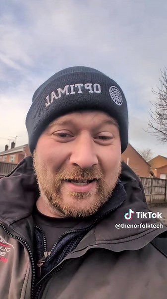 🎄 Here's Advent door number 4 on the feature you didn't know you needed 🚪, on the 6th.... 😂 Work has got in the way of life this week, but we'll try and catch up today #norfolk #fyp #motortrade #mechanic #story