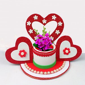 Valentine's day chocolate showpiece #valentines #art #diy | Casa de manualidades