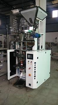 Snacks packing machine