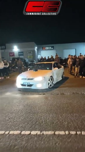 Killer Commodores 🚗💨 out late for massive crowd at 12Volt Customs Car Meet 🤙