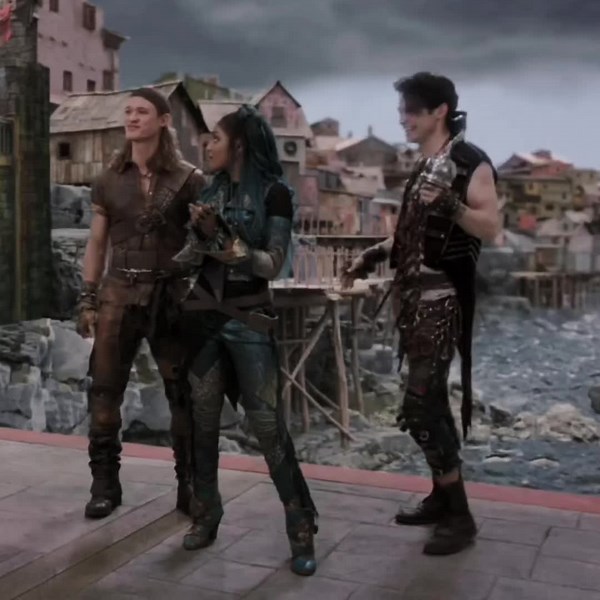 Descendants Fanfic: Harry Hook and Queen Love Story | Edit