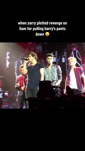 Funny Moments: Harry Styles Pants Troubles with One Direction