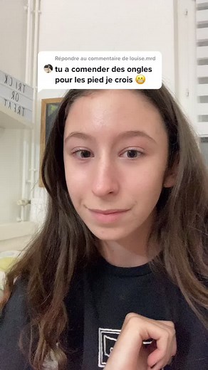 Applying Stylish Artificial Nails Step-by-Step