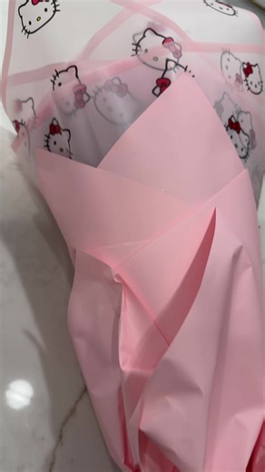 Small pink ombré Hello Kitty Ramos #glitzandglamxo #hellokitty #valentinesday #valentinesdaygift #fypシ゚viral