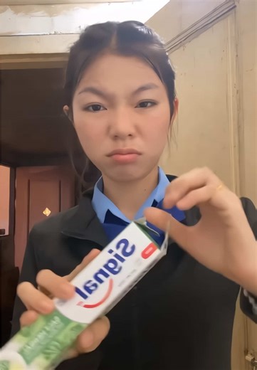 បានធ្មេញស្អាតញញឹមពេញថ្នាក់មើស😁🍃 #signal #toothpaste #saltherbal