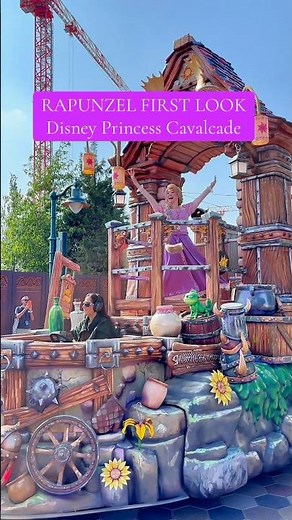 RAPUNZEL FIRST LOOK- Disney Princess Cavalcade Disneyland Paris