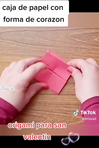 Caja de papel en forma de corazón para San Valentín
