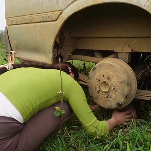 Genius girl's challenge: Restart the 16-seat Toyota (HIACE) after many years of abandonment. #GirlMechanical #TheGirlWhoCreated #GirlRestoration #Restoration #Machine | Girl Mechanical vlog