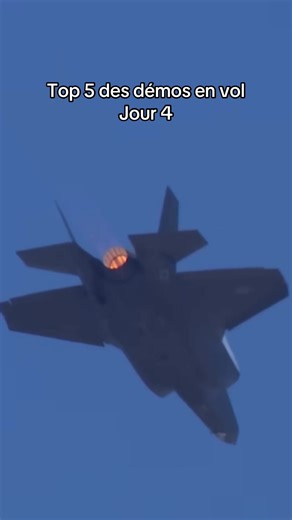 🔥 Top 5 du jour 4 Ce jour-là, les démonstrations étaient carrément hypnotiques : trajectoires propres, passages tendus, gros frissons ✈️🤯 👇 On revit ça ensemble. #PAS25 #PAS27 #Airshow #FlightDemo #Aéro