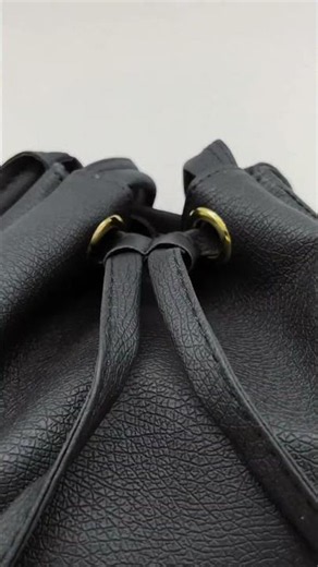 Bolso Doble Asa con Strap Removible Bucket Bag Iris