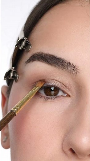 Easy Beginner Eyeshadow Look Using Laura Mercier Caviar Eyeshadow Sticks #eyeshadowlook