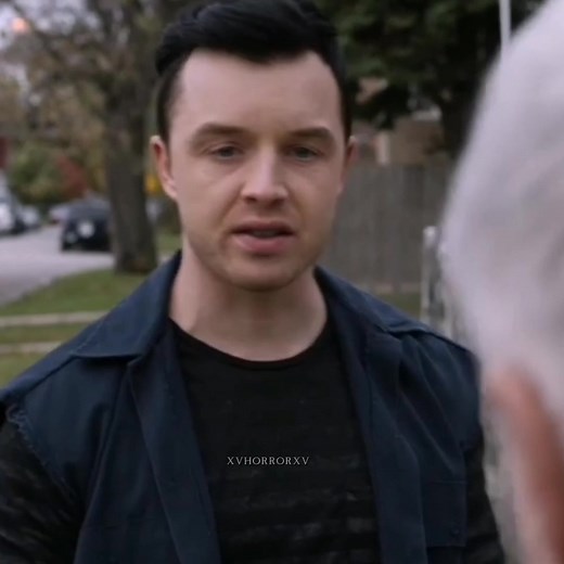 😎😎 // serie: shameless #mickeymilkovich #milkovich #gallavich #gallagher #shameless #shamelessedit #ianandmickey #veronicafisher #kevinball #monicagallagher #fionagallagher #iangallagher #carlgallagher #frankshameless #southside #perte #viral #edit #fyp #mickeymilkovichedit #terrymilkovich