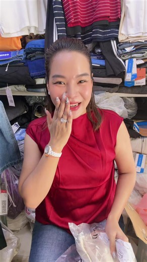 លើកទីមួយហើយបងបង.អាវសាច់សាទីនសុីននាំទៅអឺរ៉ុបម៉ូតស្អាតខ្លាំង🥰❤️ S M L XL