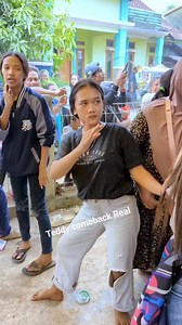 Ladies flay kaul kesurupan saat lagu kuda Sumedang #Ladies_flay #Ladies_reak #kesurupan | Teddy Comeback Real