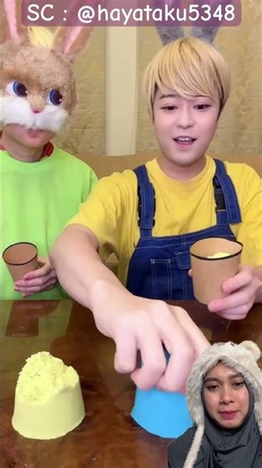 What color is sand 💛 and sand 💙 mixed together?