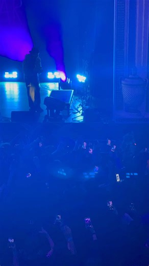 Exploring London's Tube: The Blonde Again Crooks Incident