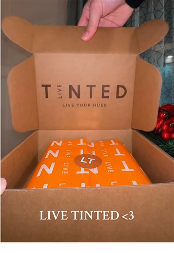 The @livetinted Hueglow highlighter drops give the prettiest dewy glow! ✨ They’re lightweight, hydrating, and look so natural. The packaging is gorgeous and so perfect!! You NEED to add this to your makeup bag! 🥰💕 #fyp #makeup #makeupessentials #liquidhighlighter #tiktokshopblackfriday