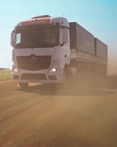 "O Novo Actros trouxe economia." A Lontano Transportes recebeu o Novo Actros em agosto de 2019. Eles testaram, na prática, todas as inovações que a Mercedes-Benz criou para esse gigante. Quer saber o que eles acharam? Assista ao vídeo e descubra agora! Conheça você também o caminhão mais inteligente, conectado, eficiente e seguro do Brasil. Vá até o concessionário mais próximo ou acesse o Showroom Virtual Mercedes-Benz https://showroommercedes-benz.com.br/ e confira as ofertas do Novo Actros na 