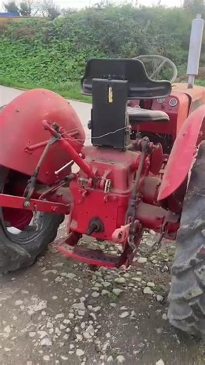1960 INTERNATIONAL B275 4WD TRACTOR