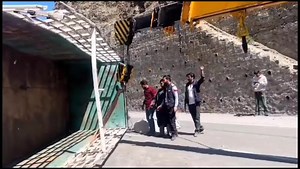 460K views · 10K reactions | #Accident jo Sharbibi Mai hua tha #Driver Bhai ko Rona aa gaya Gadi ka hall Dakh k Driver Bhai emotional  ho gaya | National Highway updates | Facebook