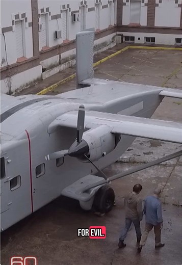 “This was an instrument of death but now is a witness,” says Giancarlo Ceraudo. The Skyvan PA-51 was used by Argentina’s dictatorship to throw victims alive into the Atlantic Ocean. #60minutes #aregentina #buenosaires