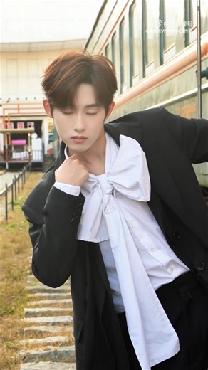 VID | 251031 #WINWIN STUDIO WEIBO UPDATE Vương tử lòng emmm 🥰 Đổng Tư Thành tại gala shining night của lifestyle tổ chức 🔥 #winwinxlifestyle | Little Flower - Đổng Tư Thành • WinWin • Dong SiCheng VNFC