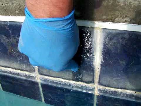 💧🌊Clean pool scum off of tiles