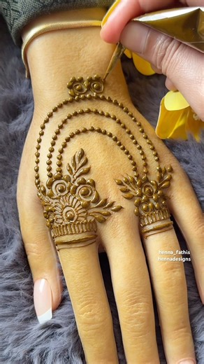 Easy Hennadesign #simplemehndi #simplehenna #hennatatto #hennadesign #hennatutorial #mehndidesign
