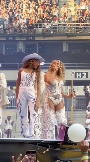 THE BLUE ENTRANCE! ✨”Beyonce & Blue Ivy perform “YA YA” on the Cowboy Carter Tour #beyonce #blueivy