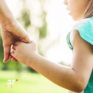 Welche Regeln gelten bei der Adoption? Wir haben ein paar Fakten für euch zusammengetragen. 37 Grad im Netz: ly.zdf.de/Dsz/ #wasunsbewegt | 37 Grad