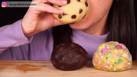 Indulgent Cookie Dough Mukbang Experience