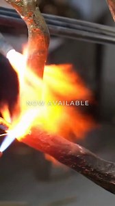 “There is a certain vulnerability in opening your heart and letting your connection with someone blossom. I am fascinated by the way Lovebirds take care of each other in nature, courting each other, feeding each other, and creating lifelong connections in a way so parallel to the human experience.” - M __ The Lovebirds Collection is now available exclusively at @neimanmarcus michaelaram.com and our flagship stores in New York, Miami, and Los Angeles. | Michael Aram