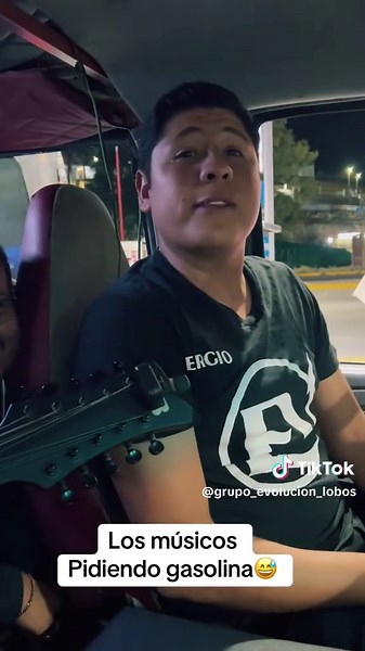 Pidiendo Gasolina con Canciones - Humor Musical