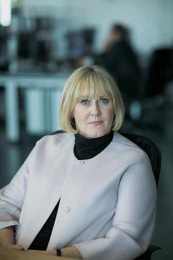“Her best drama since Happy Valley”: MotherFatherSon is Sarah Lancashire’s “superb” series to binge tonight