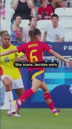 👉 How Aitana Bonmatí Makes Football Look Slow