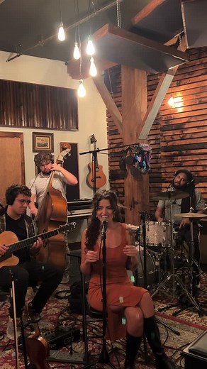 Emmaline on Instagram: "A 1950s twist on “Don’t You Forget About Me” for your Monday❤️ Guitar @ryanmondak Bass @basscleftrey Drums @izaya523 #jazz #jazzvocals #womeninjazz #acousticsoul #neosoul #vocalist #femalevocalist #acousticperformance #pickupjazz #pickupmusic #livemusicvideo #soulfulsunday #instamusic #videooftheday #musician #singing #guitara #musica #acousticguitar #emmaline"