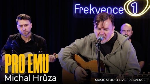 Michal Hrůza zahrál v studiu písničku Pro Emu