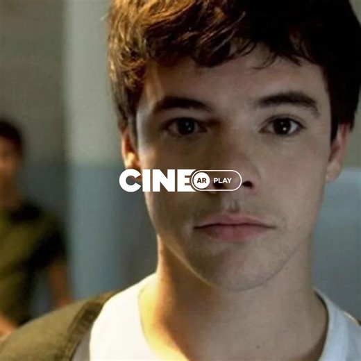 CINE.AR on Instagram: ""Yo, adolescente", una película dirigida por @lucassantaanaok basada en el libro @zabodice. Protagonizada por @tatoqd. Con las actuaciones de @malena.narvay, @thomylep y @jeronimogiocondobosia. 👉 Mirala gratis en CINE.AR PLAY ▶️la plataforma del cine nacional 🇦🇷 Para hacer frente al suicidio de un amigo, un adolescente bloguea sobre su vida diaria, pero cae en una crisis existencial mayor mientras explora su sexualidad."