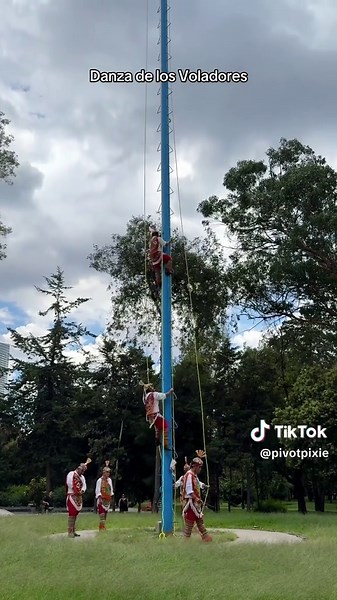 Finally got a chance to see this ancient Mexican tradition in person. I was in awe of their bravery #danzadelosvoladores #mexico #voladores