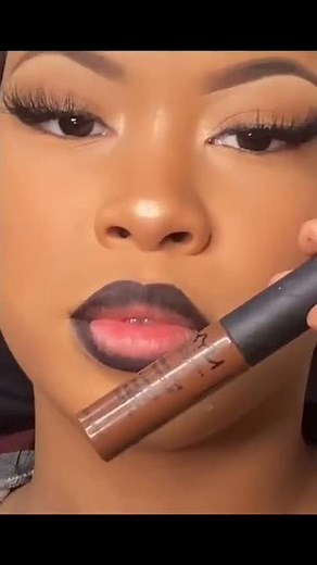 Maquillage des lèvres facile pour avoir une bouche pulpeuse