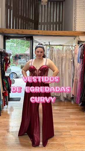 5.9K views · 26 reactions | ✨️La época de las egresadas más hermosas les damos varias opciones en talles reales para que puedan ver la variedad de modelos que tenemos ❤️Recuerden que abonando en efectivo tienen descuento. Las esperamos. #egresadas #vestidoscurvys #zonasur | Elegance | Facebook