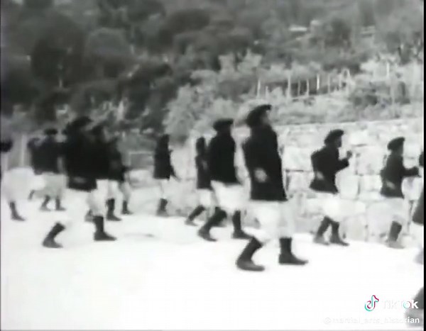 A military regiment demonstrating a savate (french kickboxing) drill from the late 19th century. #martialartshistory #selfdefense #combatives #savate #kickboxing #france #martialarts #history