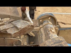 "Big Rock Crusher Machine: A Giant in Action"Big Rock Crushing: A Powerful Process"#stonecrusher
