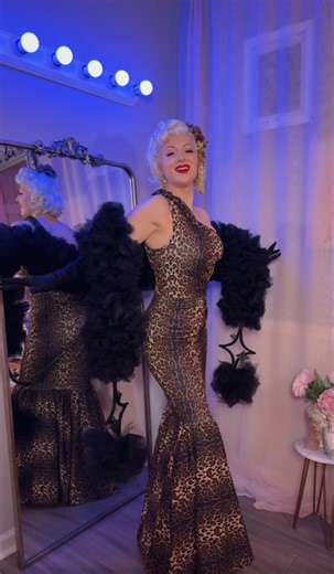 💥This is how you dress like a 1950s bombshell!👌🏻The Amazonian dress from @shopellerebel channels the iconic Jayne Mansfield who made leopard print and pinup infamous.I believe Jayne would definitely steal this dress. It’s everything vintage glamour was meant to be, curve-hugging, confidence igniting, and dangerously feminine.💬 Is this a yay or nay for you?Outfit details:Black Dominique Robe @catherinedlish Black sticky bra (in my Amazon shop)Underbust black satin corset @glamorouscorset Amaz